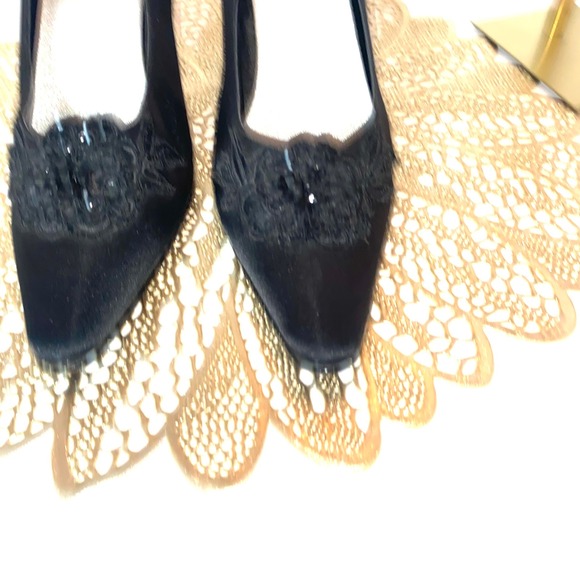 Vintage Impo Black Satin Pointed Toe Beaded Floral Lace Evening Pumps kitt Heels - Picture 8 of 9
